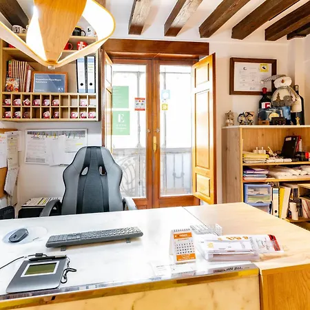 Hospedium Plaza Mayor بيت ضيافة